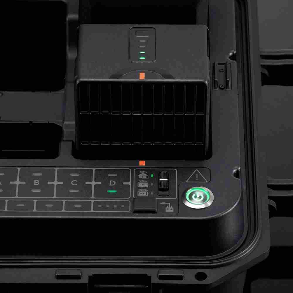 bateria_carregando_na_estacao_de_bateria_inteligente_matrice_350_rtk_1-4.jpg